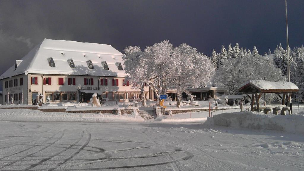 Hotel Restaurant Vue-Des-Alpes Ла-Вю-дез-Альп Экстерьер фото